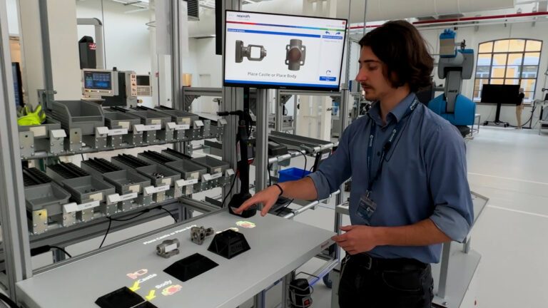 Persona che lavora con la tecnologia robotica